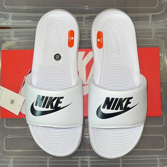 New NIKE Victori One Slide in White - Picture 4 of 9